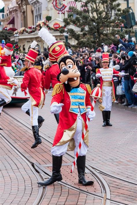 Disney Christmas Parade in Disneyland Paris. – Stock Editorial Photo ...