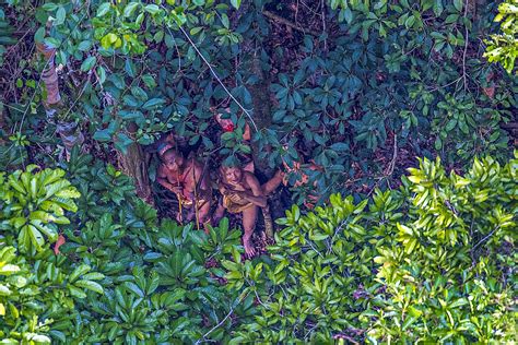 Photographer captures incredible images of isolated Amazon tribe | Fox News