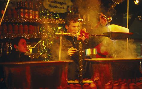 German Holidays Customs and Celebrations | Holiday wallpaper, Free