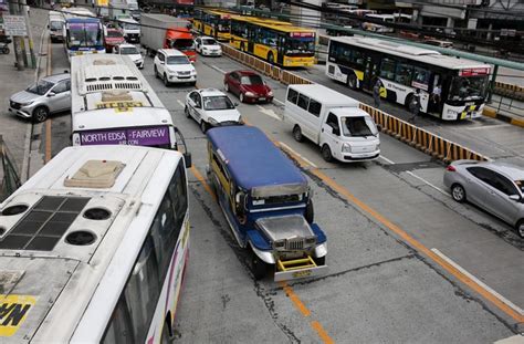 Hirit Na Rush Hour Rate Sa Mga Jeep At Bus Pinag Aaralan Ng LTFRB