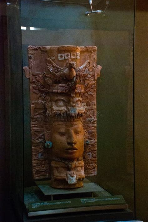 Una Escultura Maya Antigua Exposición Del Museo En Palenque Chiapas