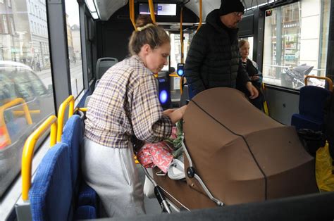 Slu Aj Itana Koji Je Ispao Iz Tramvaja Otvorio Pitanje Kako Sa Bebama