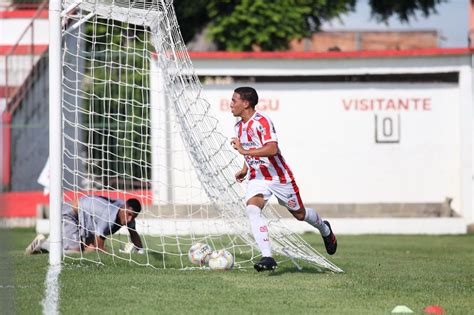 Bangu Atl Tico Clube Sub Direito A Hat Trick De Robert Bangu