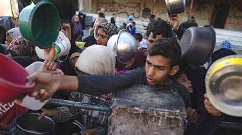 Un Aid Convoy Uses New Land Route From Israel To Reach North Gaza Bbc News