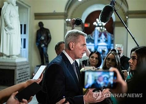 ‘셧다운 하루 앞둔 미국 하원 ‘45일 임시 예산안 극적 통과