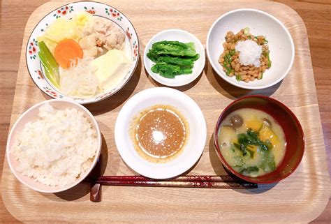 栄養バランスのよい鶏の水炊き食事献立 管理栄養士・調理師 とものうようこトモ 栄養バランスのとれた献立のつくり方