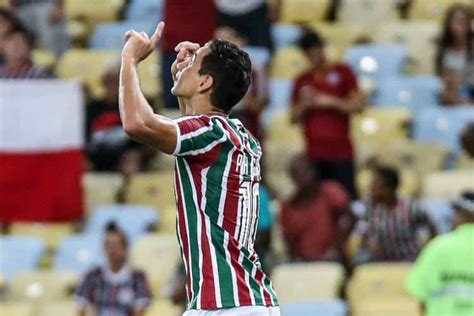 Ganso evita comparações o gol de Renato Gaúcho e faz elogios a Nenê