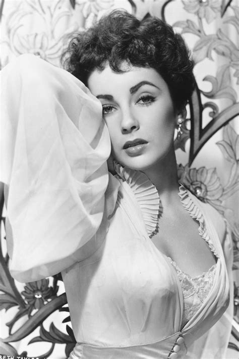 Elizabeth Taylors Most Glamorous Moments Elizabeth Taylor Classic Hollywood Hollywood