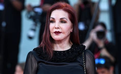 Priscilla Presley 78 Lights Up The Room In Silver Gown Parade