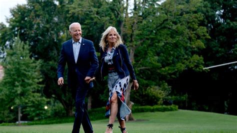 Jill Biden S White House Christmas Video Sparks Online Backlash