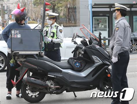 서울 서남권 경찰서 이륜차 교통위반 근절 합동단속 뉴스1