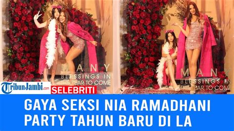 Gaya Seksi Nia Ramadhani Party Tahun Baru Di Los Angeles Penampilannya