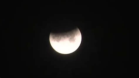 Lunar Eclipse होली के दिन लगेगा साल का पहला चंद्र ग्रहण इन बातों का