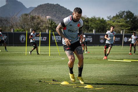 Ramón Díaz pode fazer até quatro mudanças no Vasco contra o