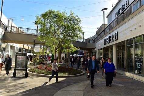 Why A Torrance Mall Will Require Weekend Chaperones For Minors Lamag