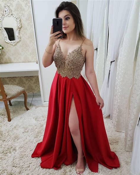 A Imagem Pode Conter Pessoa Em P Vestidos Vestidos Compridos