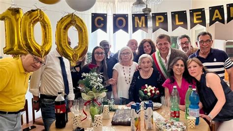 Il Quartiere Madonnella Festeggia I 100 Anni Di Nonna Giulia Gli