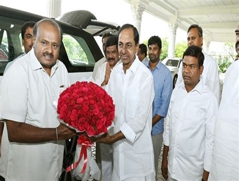 Karnataka Former Cm Hd Kumaraswamy Calls On Cm Kcr Hydnow