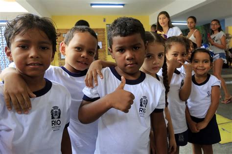 Rede Municipal De Ensino Começa A Distribuir Kit Escolar Que Pela