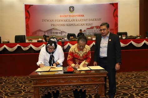 Pimpinan DPRD Tandatangani Nota Kesepakatan KUA PPAS Perubahan APBD