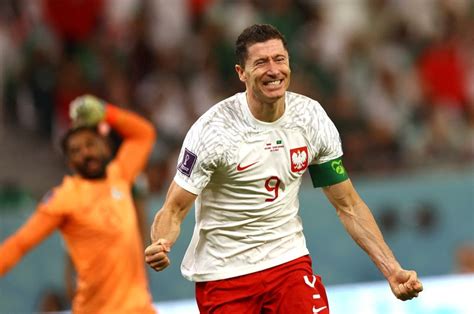 Lewandowski Marca Primeiro Gol Em Copas Em Vitória Polonesa Sobre