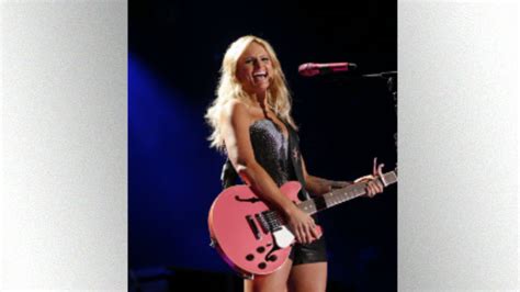 Miranda Lambert Bringing Back Roadside Bars And Pink Guitars Tour With