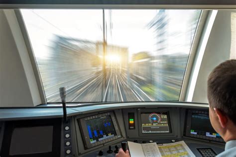 Devenir Conducteur De Train Missions Formations Et Salaire