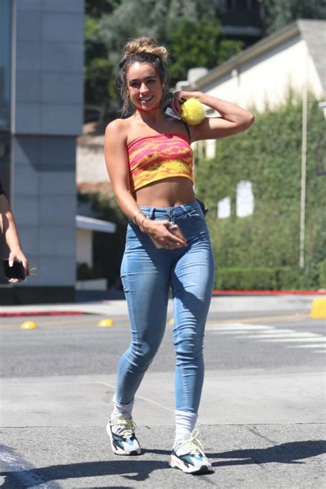 Sommer Ray In A Blue Jeans Arrives At Tocaya Mexican Restaurant At Sunset Plaza In West