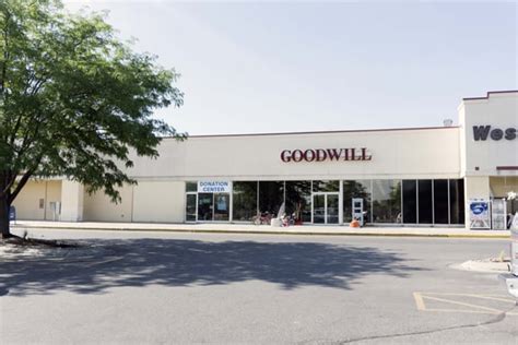 GOODWILL - Updated January 2025 - 10 Reviews - 4555 Vine St, Lincoln ...