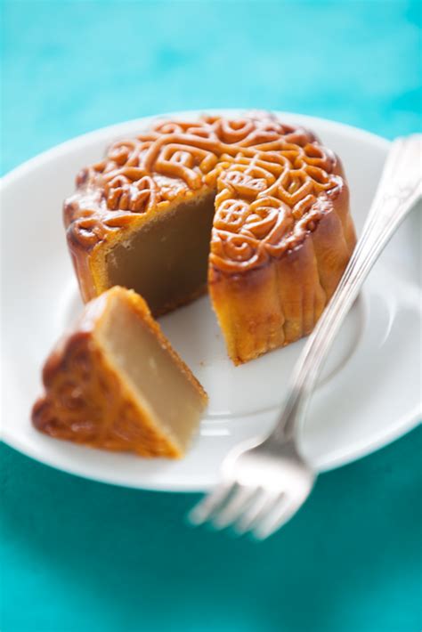 White Lotus Seed Paste Moon Cake | Moon cake, Food, Baked goods