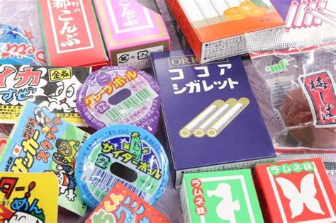 いくつ知ってる？駄菓子屋で見つけた“懐かしの駄菓子”であの頃を思い出す 食べられる指輪やココアシガレットなど えん食べ