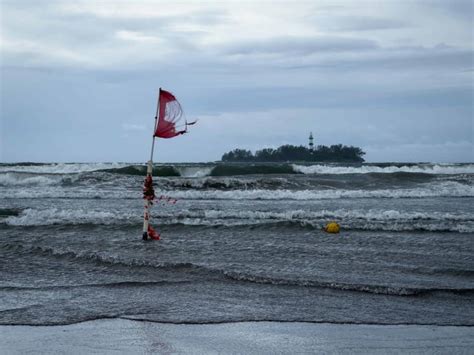 Colocan Banderas Rojas En Playas De Veracruz Y Boca Del R O Por Evento