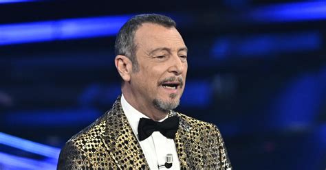 Sanremo Le Pagelle Ai Look Della Terza Serata Amadeus Abbaglia