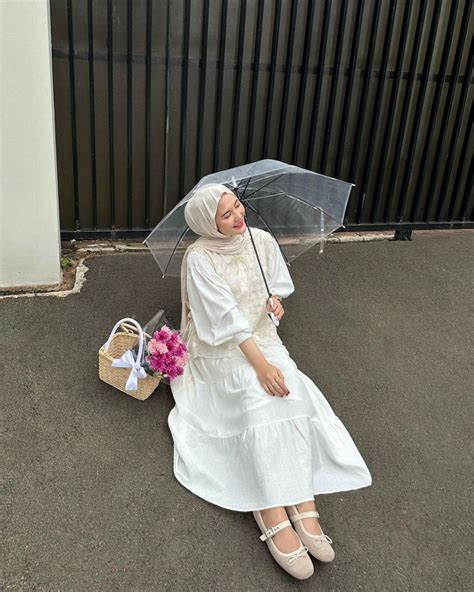 Ide Setelan Skirt Putih Dan Atasan Ala Influencer Hijab