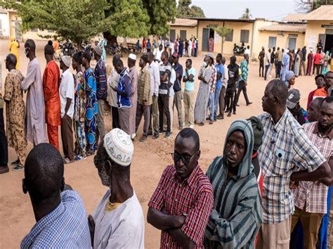 Sénégal 7 3 millions délecteurs appelés aux urnes pour élire leur