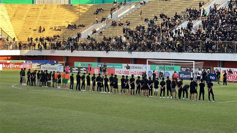 Momen Saat Pemain Pss Minta Maaf Ke Suporter Setelah Kalah Vs