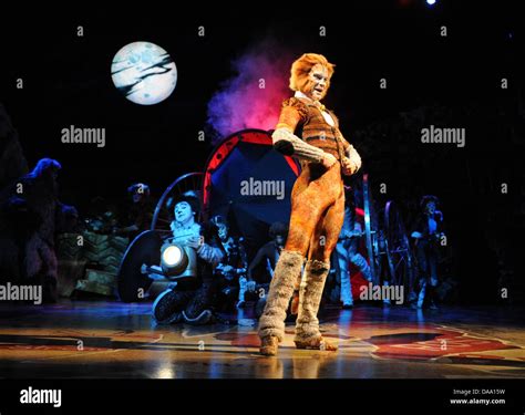 Cats the musical skimble hi-res stock photography and images - Alamy