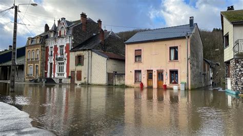 Les Hautes Rivières Ils Attendent La Décrue