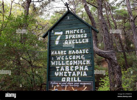 Cartello D Ingresso Alle Famose Attrazioni Turistiche Di Seven Springs