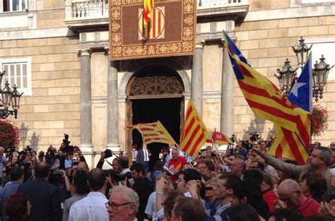 S activa el compte enrere del 9 N a la plaça de Sant Jaume