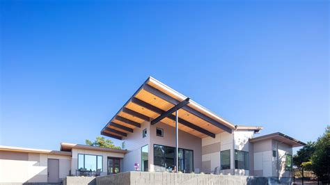 Modern Butterfly-Roof Retreat – James McCalligan Architect