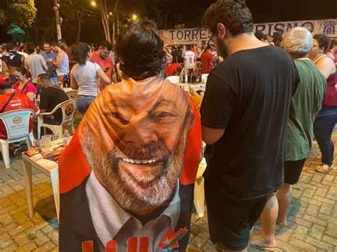 Eleitores Saem às Ruas Para Comemorar Vitória De Lula Na Região De