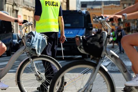 Przejazd Rowerem Przez Pasy Czy Mo Esz To Robi Jak Si Zachowywa