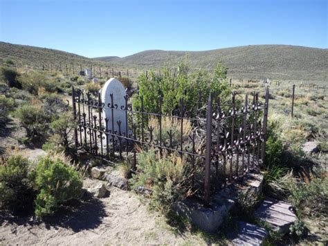 The Story Behind This Ghost Town Cemetery In Northern California Will Chill You To The Bone