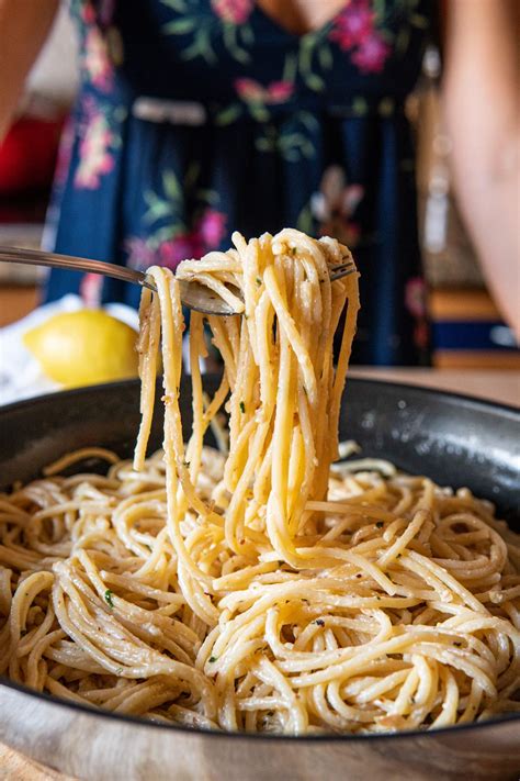 Pasta con limón y ajo Una receta ligera y muy fácil ComeViveViaja