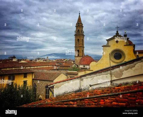 Campanario Del Santo Spirito Florencia Fotografías E Imágenes De Alta