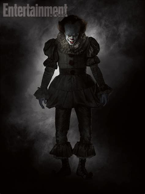 Here’s The Most Terrifying Look Yet At The New Version Of Pennywise The ...