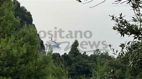 Nelle Acque Di Positano Lo Spettacolare Yacht Che Fu Di Steven