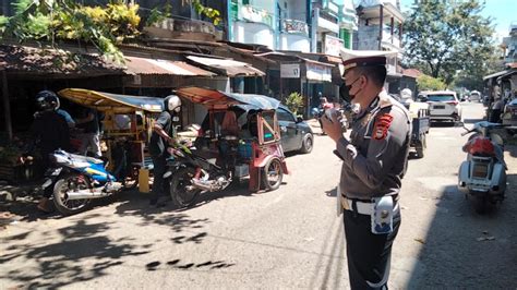 Ingatkan Pengguna Jalan Agar Tertib Lalulintas Begini Cara Kanit