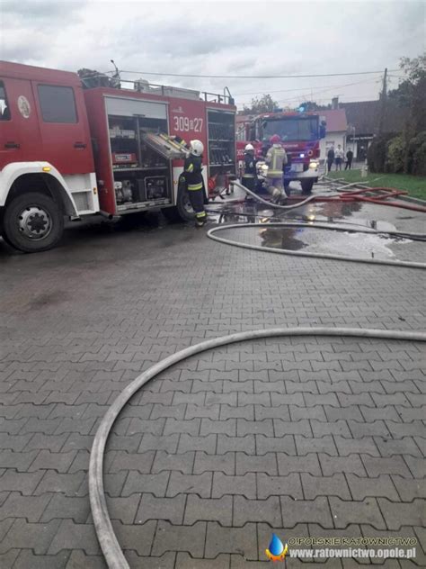 Po Ar Samochodu Na Parkingu Jednego Ze Sklep W W Pr Szkowie O Polskie